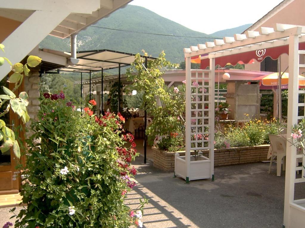 Logis Hotel Le Relais Du Serre Dieulefit Εξωτερικό φωτογραφία