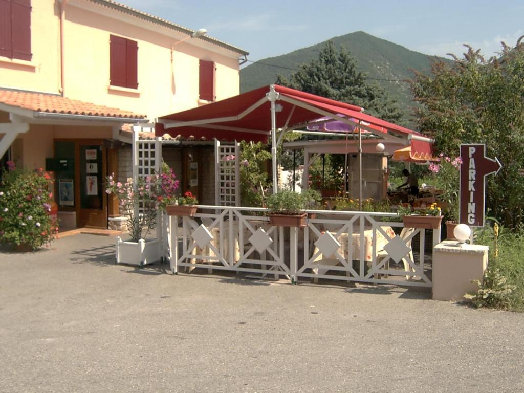 Logis Hotel Le Relais Du Serre Dieulefit Εξωτερικό φωτογραφία