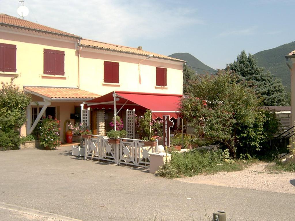 Logis Hotel Le Relais Du Serre Dieulefit Εξωτερικό φωτογραφία